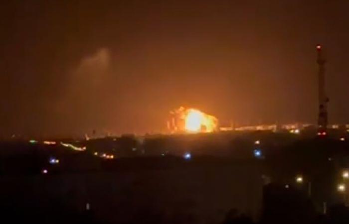 Russische Ölraffinerien und Militärflugplatz werden von Drohnen angegriffen, da Wärmekraftwerke in der Ukraine beschädigt werden