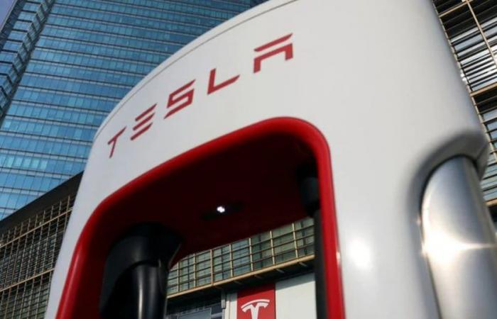 Die Vereinigten Staaten werden Tesla und seinen Autopiloten nach Fahrzeugrückrufen und weiteren Unfällen untersuchen