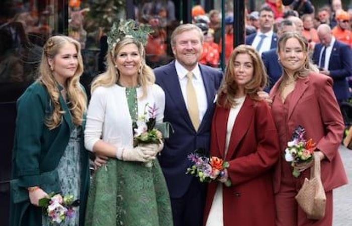 Máxima von Holland überrascht mit einem spektakulären Schmetterlingskopfschmuck zur Feier des Königstags | Mode | S Mode