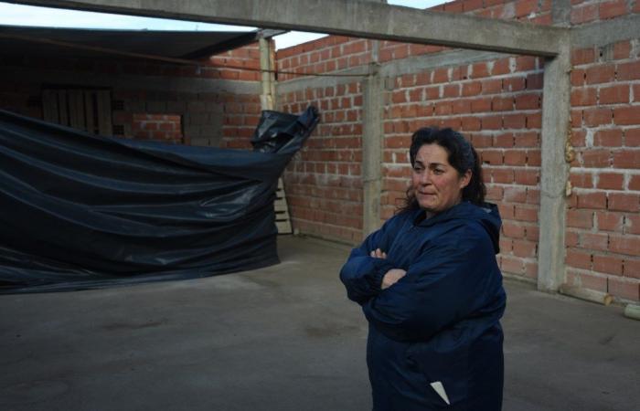 Belén, vom Hausangestellten zum Maurer in Roca: eine Arbeit und ein gelähmter Traum