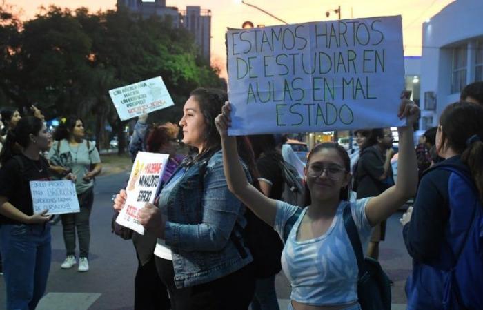 Neuer Protest von Studenten des Brown Institute of Santa Fe gegen die Baubedingungen