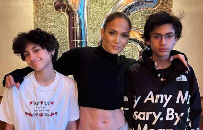 Emme, die Tochter von Jennifer Lopez und Marc Anthony, verteidigt ihren androgynen Blick bei der Abschlussfeier von Ben Afflecks Sohn | Menschen | Unterhaltung