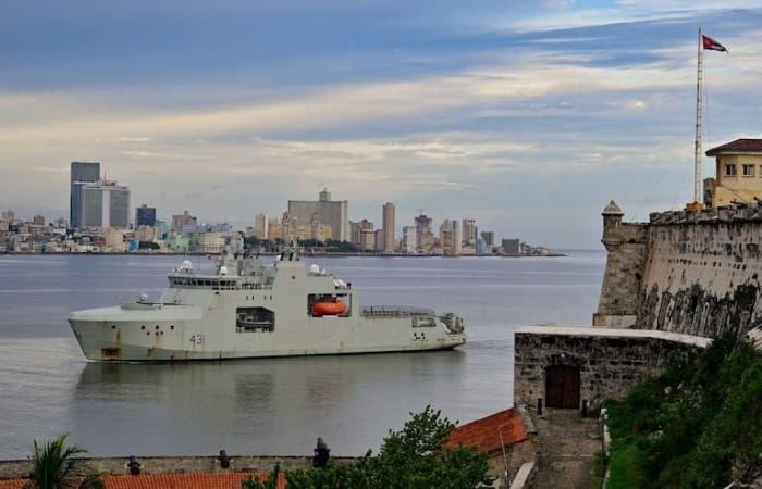 Ein kanadisches Patrouillenschiff und ein US-amerikanisches Angriffs-U-Boot erreichen Kuba, woraufhin russische Kriegsschiffe folgen