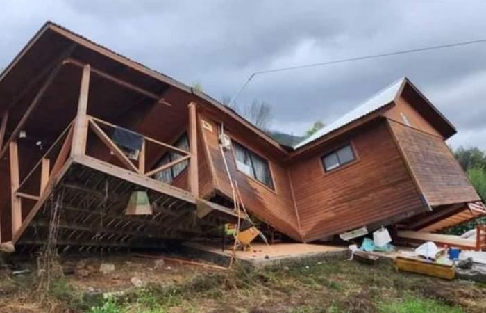 Videos zeigen, wie ein Haus aufgrund des steigenden Wassers in Quillón kurz davor steht, in die Mündung zu stürzen | National