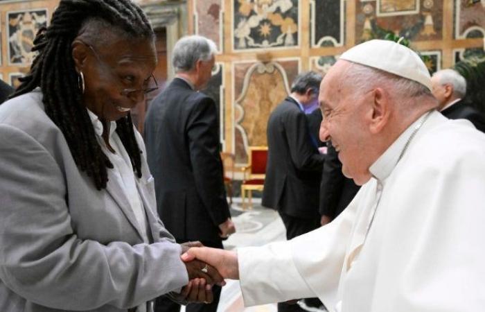 Der Papst: Lassen Sie uns von Komikern lernen, mit einem Lächeln Gelassenheit zu verbreiten
