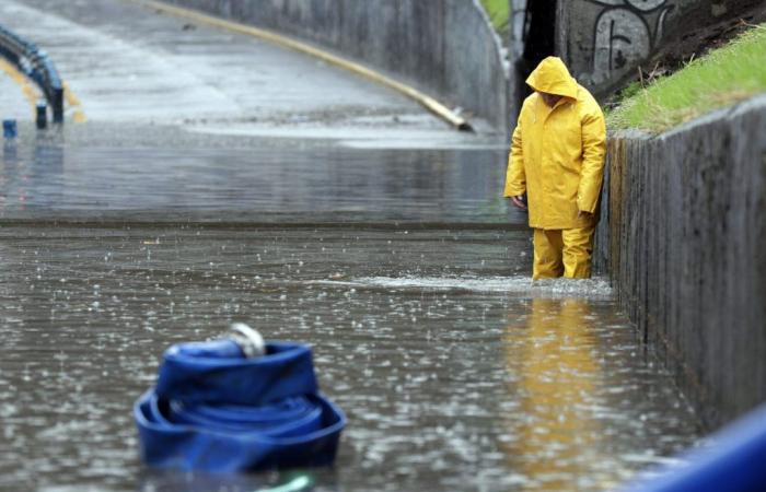 Heftige Regenfälle trafen Santiago de Chile und das Zentrum des Landes und hinterließen Tausende Menschen