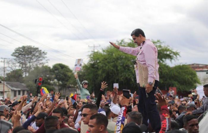 (+Video) Indigene Völker des Amazonas empfangen Präsident Maduro