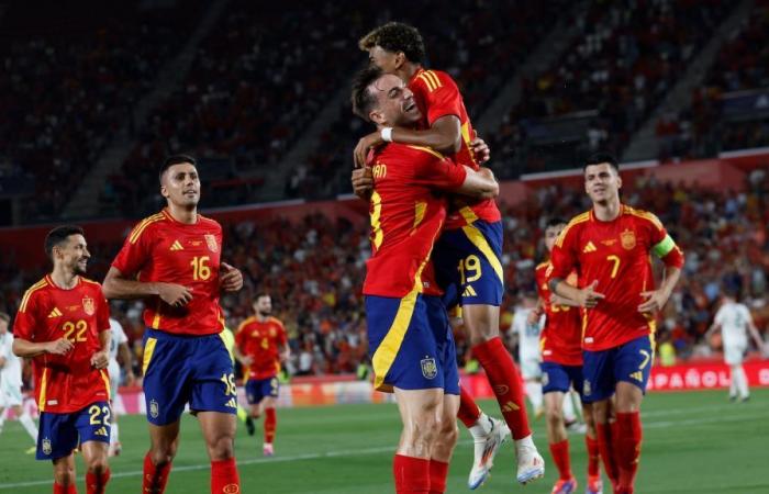 Warum trägt Spanien Rot und wann wurde der Spitzname „La Roja“ für die Nationalmannschaft geboren?