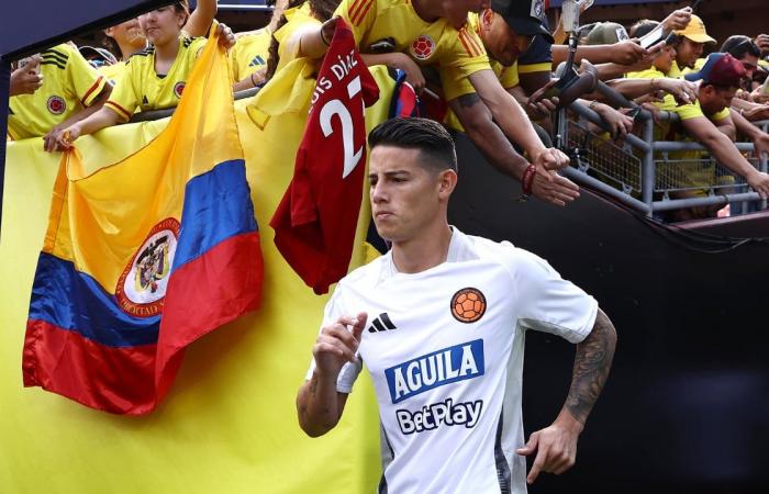 Emotionale Hommage an James Rodríguez für seine 100 Spiele mit der kolumbianischen Nationalmannschaft, vor dem Spiel gegen Bolivien