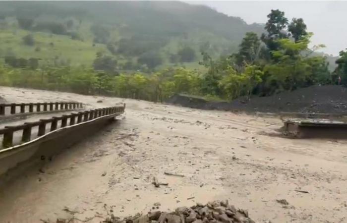 Die ländliche Gemeinde Carepa ist aufgrund der Zerstörung einer Brücke abgeschnitten