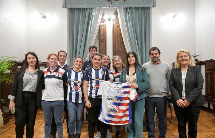 Aluani empfing die Frauenfußballmannschaft des Club Atlético y Social de San Benito – SENADO ENTRE RÍOS