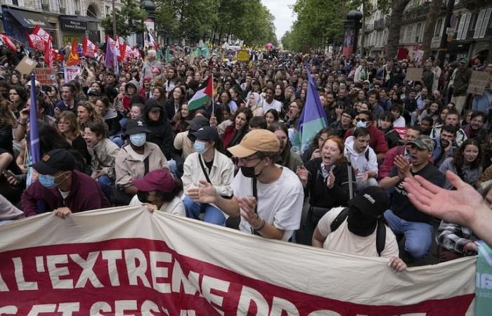 Nach dem politischen Erdbeben demonstrierten Zehntausende Menschen gegen die extreme Rechte in Frankreich