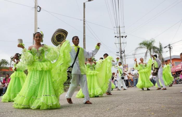 Mehr als 3.000 Menschen aus den Gemeinden Córdoba nahmen an den folkloristischen Paraden teil