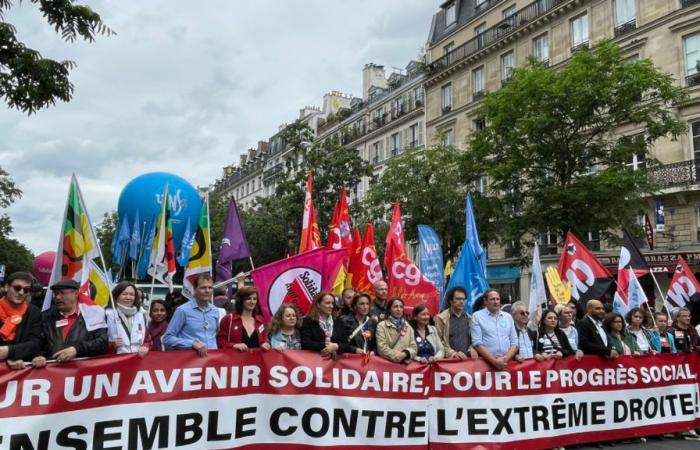 Mehr als 350.000 Menschen protestieren in Frankreich gegen den Aufstieg der extremen Rechten
