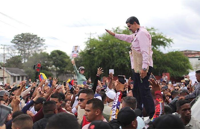 Maduro erhält in Amazonas Zeichen der Liebe und Treue