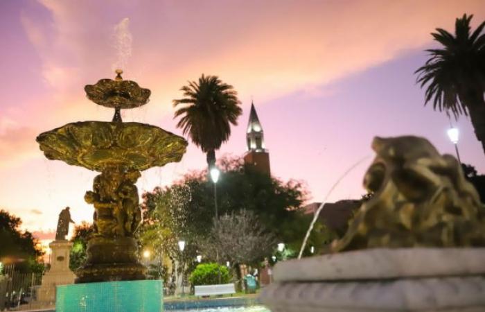 Capital bietet eine „Reise in die Vergangenheit“ auf der Plaza 25 de Mayo an