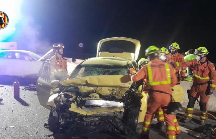 Unfall in Beneixida |. Der Fahrer eines Autos kommt bei einem Unfall auf der AP-7 ums Leben