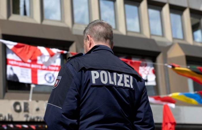 Ungefähr 50 bewaffnete Italiener wurden festgenommen, bevor sie Albaner in Dortmund angriffen