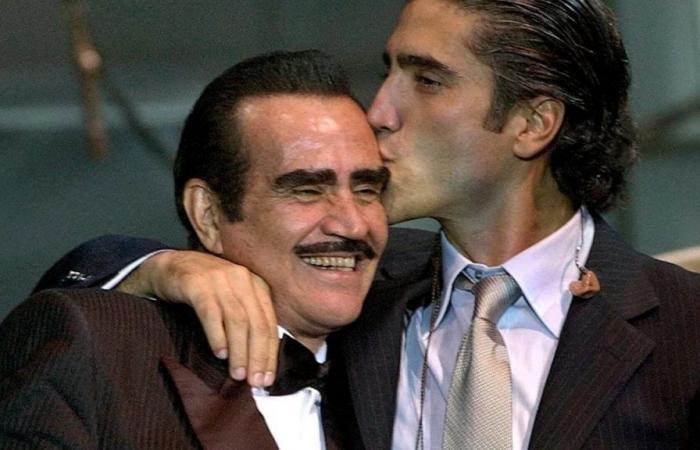 Mitten am Vatertag legt „El Potrillo“ ein herzzerreißendes Geständnis über Vicente Fernández ab
