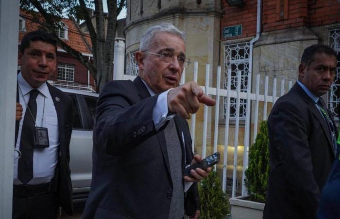 Álvaro Uribe gibt seine Meinung zur Situation in Kolumbien unter der aktuellen Regierung ab