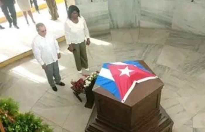 Sie würdigen Céspedes, den Vater der kubanischen Heimatarbeiter