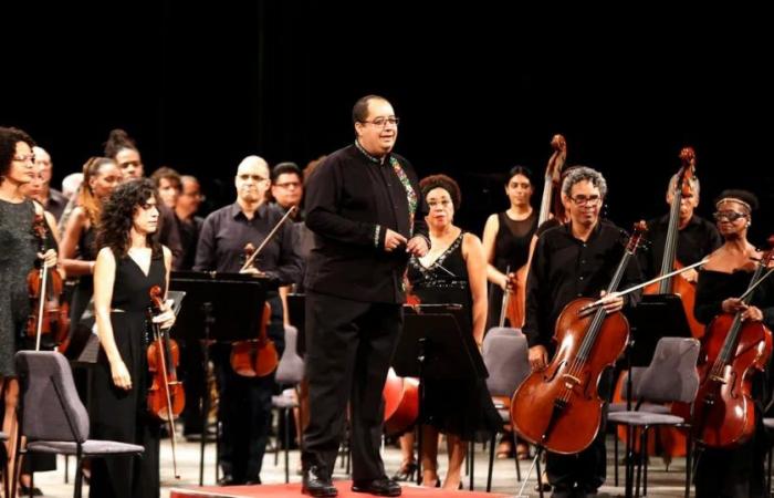 Kuba singt mit dem National Symphony Orchestra den historischen Ranchero-Sänger José Alfredo Jiménez