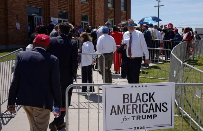 Präsidentschaftswahlkampf in den USA: Trump besuchte eine afroamerikanische Kirche und nahm an einem rechtsextremen Forum teil