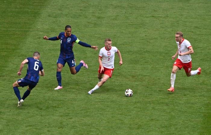 1-2. Nathan Aké führt die Niederlande beim Sieg gegen Polen