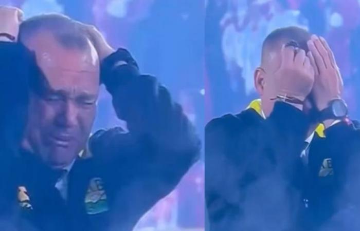 das Weinen von Rafael Dudamel, nachdem er mit Bucaramanga durch den Sieg über Santa Fe im kolumbianischen Fußball Meister geworden war