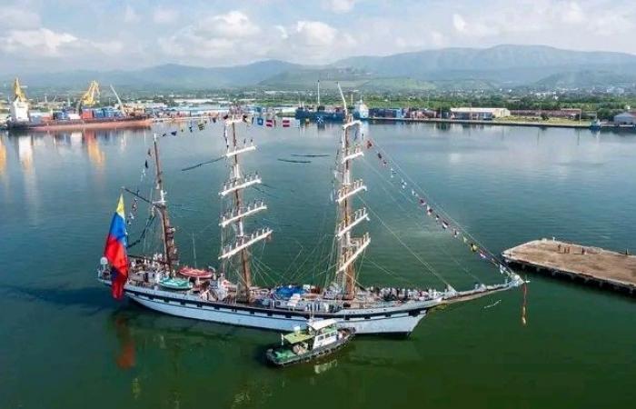 Das Schulschiff „Simón Bolívar“ kommt in Santiago de Cuba an