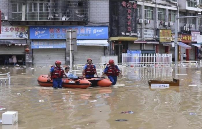 Heftige Regenfälle führten zu Überschwemmungen und beeinträchtigten 180.000 Menschen in verschiedenen Regionen Chinas