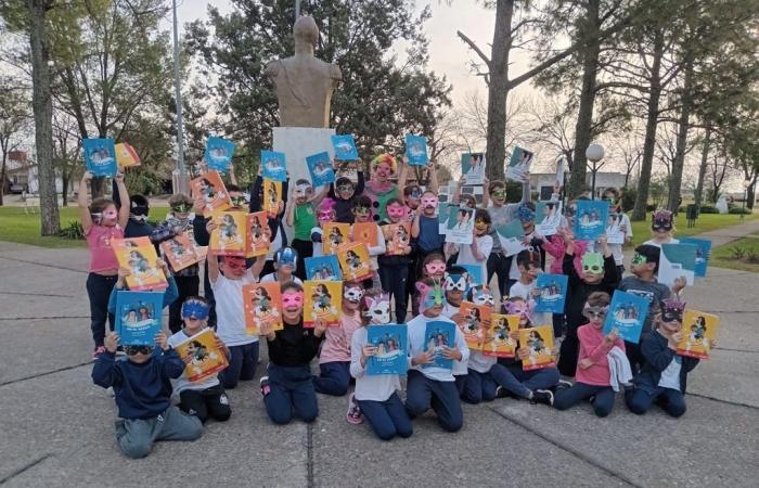 Sie verteilten mehr als 100.000 Bücher in den Grundschulen der Provinz – Diario El Argentino de Gualeguaychú. Online-Ausgabe