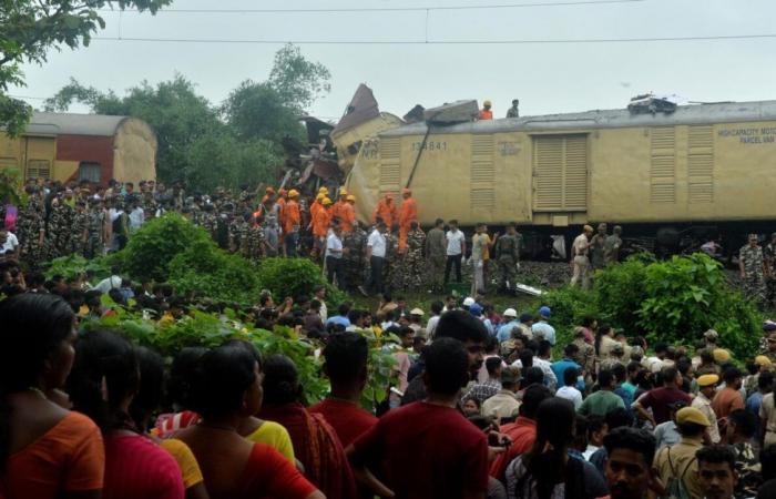 Bei einem schweren Zugunglück in Indien sind mindestens 15 Menschen gestorben