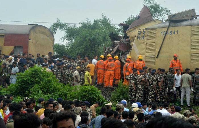 Bei einem schweren Zugunglück in Indien sind mindestens 15 Menschen gestorben