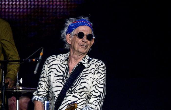 Keith Richards war auf der Tournee der Rolling Stones so betrunken, dass sie ihn noch im Bett in ein anderes Land flogen