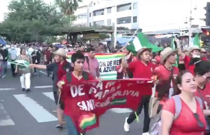 Soziale Sektoren demonstrieren in der Hauptstadt Santa Cruz für Luis Arce