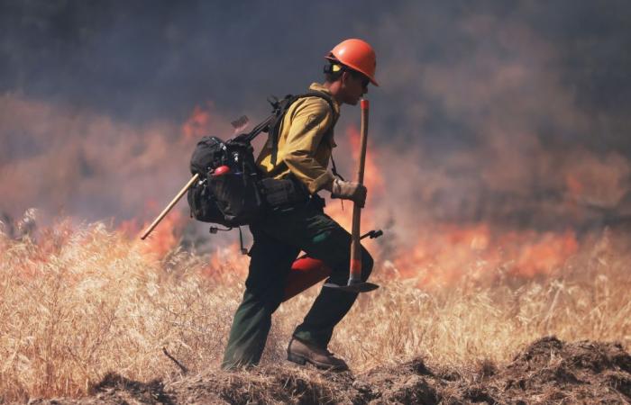 Nach dem Brand: Wind und raues Gelände erschweren den Kampf gegen den ersten großen Waldbrand des Jahres in Los Angeles