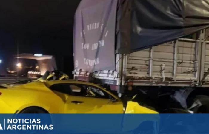 Horror in Córdoba: Er prallte mit seinem Chevrolet Camaro gegen einen Lastwagen und starb