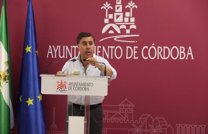 Der Stadtrat von Córdoba beginnt mit der Akte des Asphaltplans, der von 2025 bis 2027 12 Millionen auf 154 Straßen vorsieht