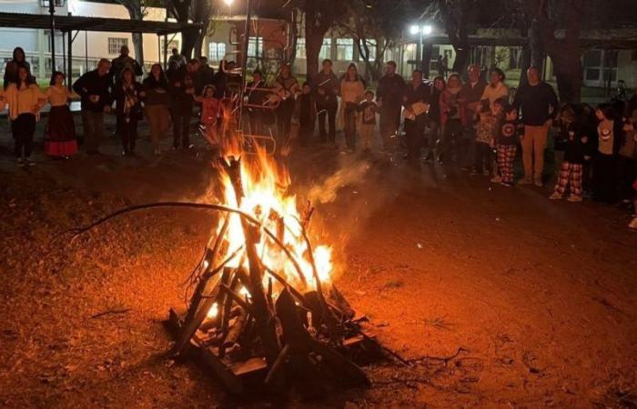 La Panoya feiert das Fest von San Juan mit Musik, Tanz und Lagerfeuer