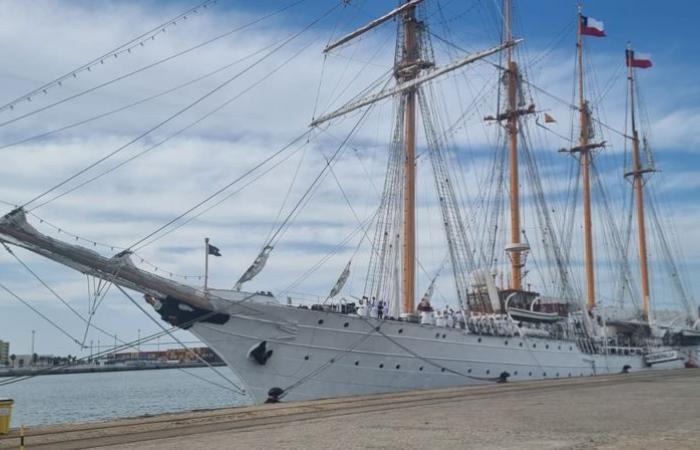 Esmeralda-Schulschiff Armada Chile feiert 70-jähriges Jubiläum in Cádiz