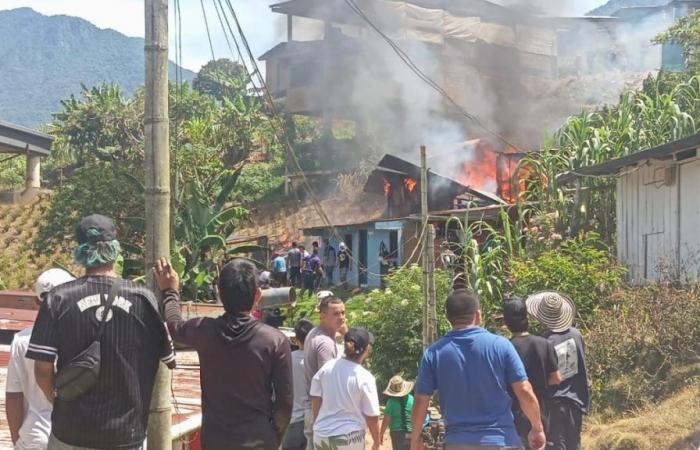 Bei einem Drohnenangriff sind mehrere Häuser im ländlichen Algerien betroffen