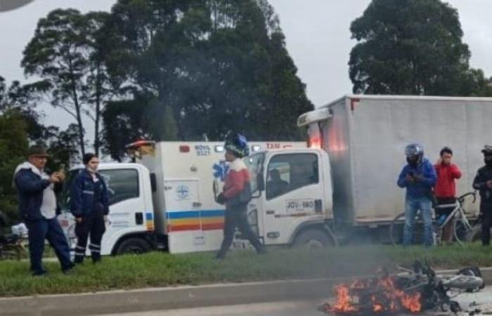 Motorradfahrer kollidierte mit Sattelschlepper und verbrannte: Er kam von einer Vatertagsfeier
