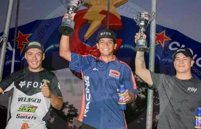Carlos Andrés Padilla gewann das fünfte Motorradrennen in Santa Cruz