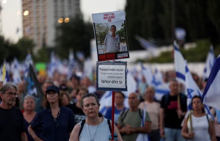Netanyahu löste sein Kriegskabinett auf und vor seinem Haus kam es zu massiven Protesten