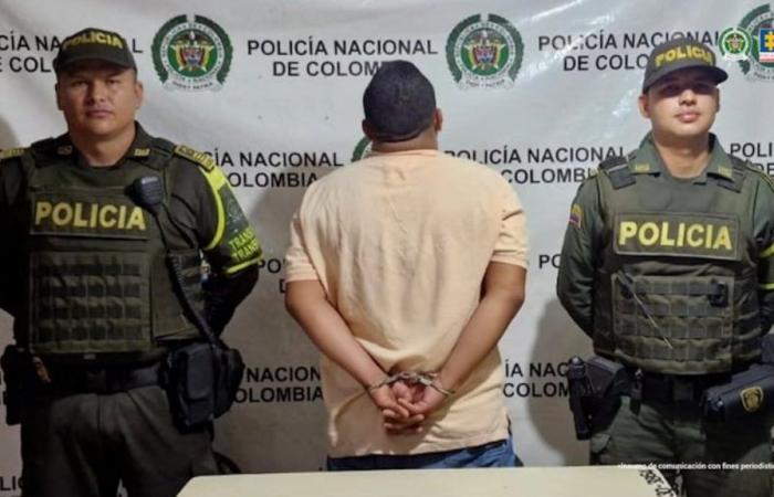 Sie schicken die Eskorte eines Kongressabgeordneten der Comunes-Partei ins Gefängnis, der einen in Cauca rekrutierten Minderjährigen transportierte