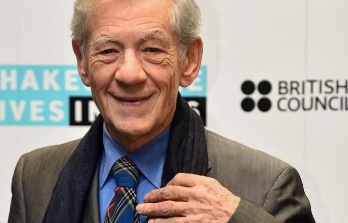 Schauspieler Ian McKellen ist „gut gelaunt“, nachdem er in einem Londoner Theater von der Bühne gestürzt ist