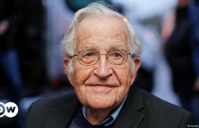Sprachwissenschaftler Noam Chomsky verlässt Krankenhaus in Brasilien – DW – 19.06.2024