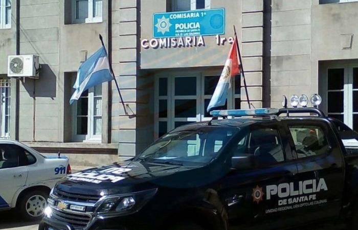 Eine Polizistin hatte Sex mit einem Gefangenen auf der 1. Esperanza-Polizeistation