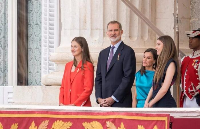 Königin Letizia und Infantin Sofía recyceln „Outfit“ und Prinzessin Leonor lässt sich am 10. Jahrestag der Proklamation von Felipe VI. von ihrer Mutter inspirieren